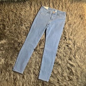 Light denim jeans (little stretch) *NEVER WORN*